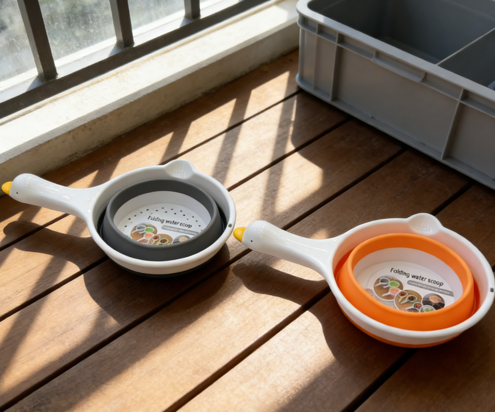 The folding draining basket and water spoon are convenient and easy to hold. They are easy to wash vegetables and have a folding function. Wholesale of folding water ladles and draining ladles