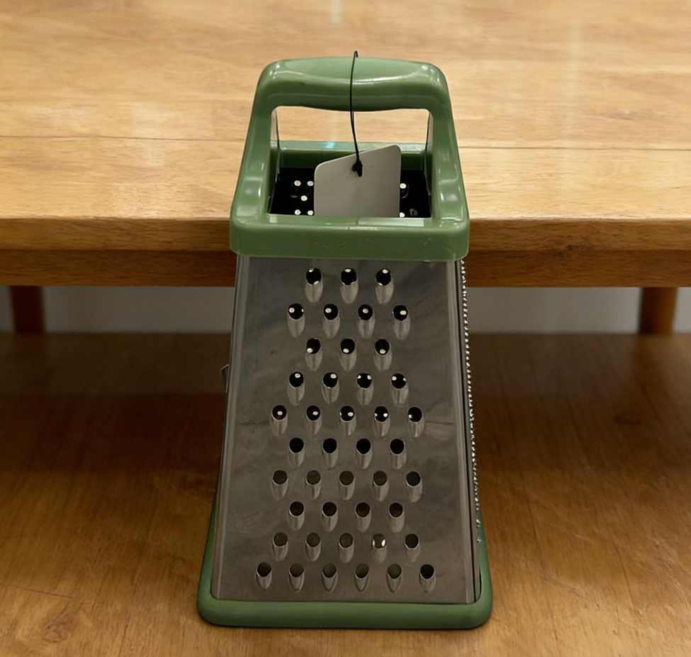 Cross-border multi-functional four-sided vegetable slicer, grater, tool for slicing potatoes, fruit and vegetable slicer, and ginger grater Application Scenario