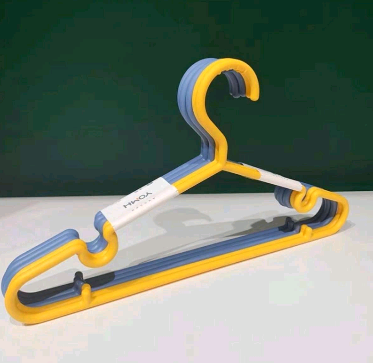 6134-5 Colorful adult plastic clothes hanger, home seamless clothes hanger, children's anti-slip, lightweight and multi-functional clothes hanger detail image 2