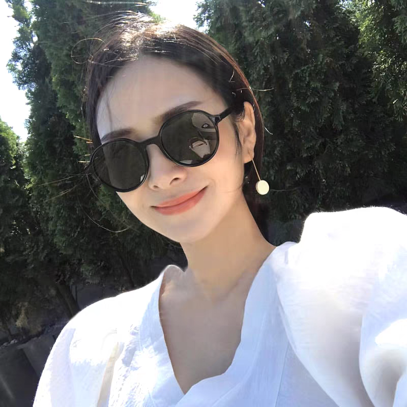 新款ins凹造型街拍时尚茶色偏光太阳镜女网红素颜复古潮圆脸墨镜