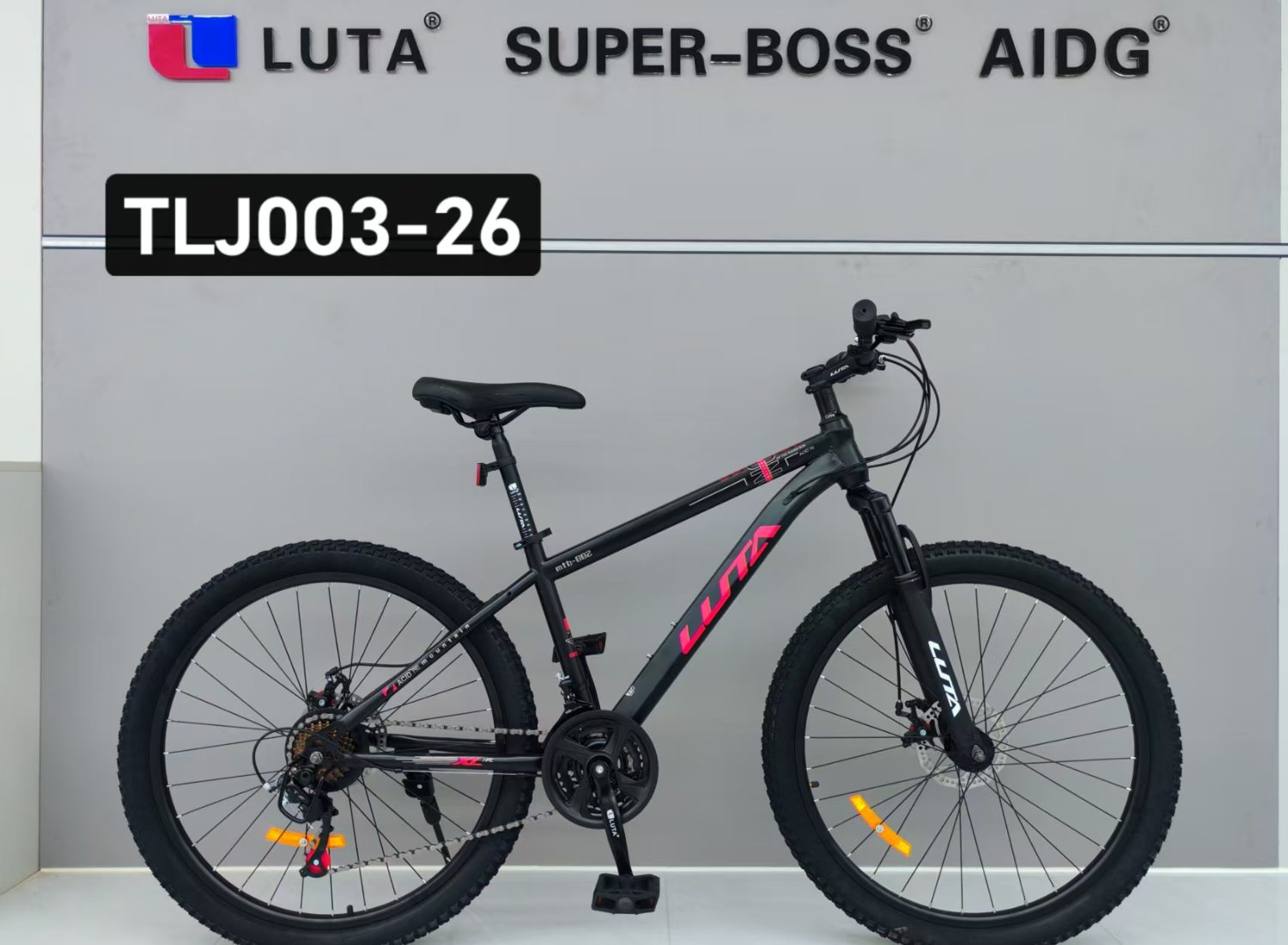 LUTA presenta la nueva bicicleta de montaña TLJ003-26, con un diseño cian fresco, equipado con freno de disco y horca frontal antichoque para un paseo más rápido. Item Picture