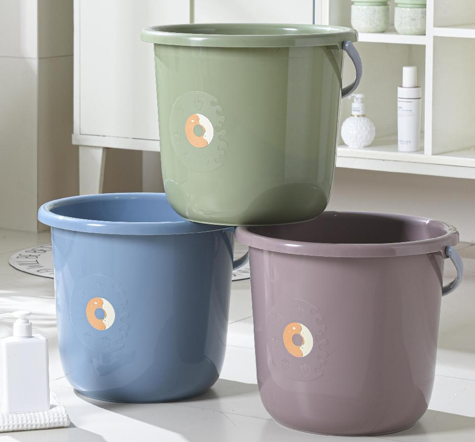 Selected solid color water buckets are best-selling home cleaning and storage tools. The preferred solid color water buckets are now available. They are essential items for home cleaning and organization, and are available for wholesale at an extremely good price