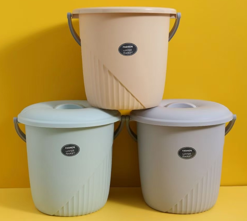 网红款塑料水桶现货秒发 大容量家用储水桶实用之选批发 家用塑料水桶爆款推荐 多功能加厚储水桶居家必备好物批发