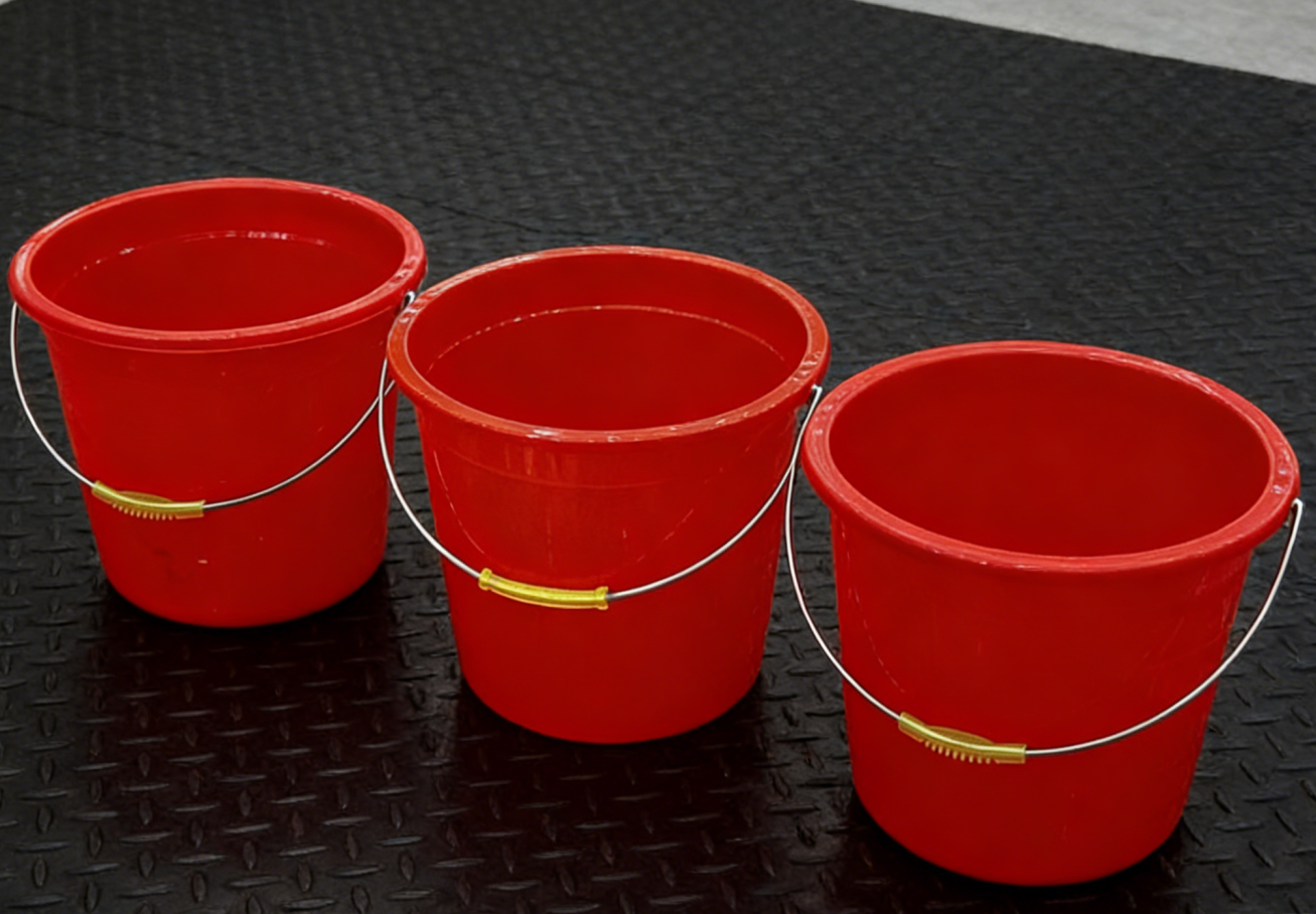 Multi-purpose plastic bucket, outdoor water bucket, pure water bucket, clinker lid, plastic packaging bottle, large-capacity, durable and multi-functional water storage container Application Scenario
