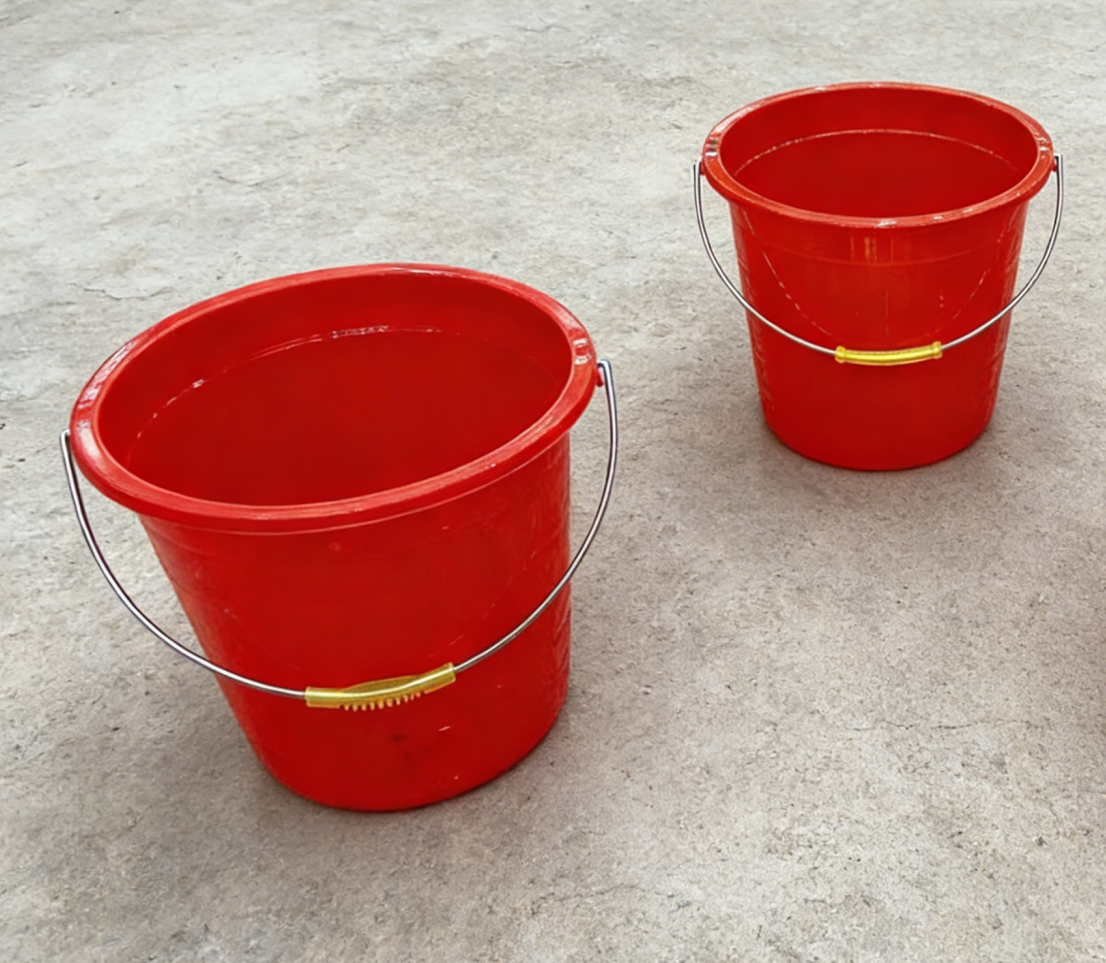 Multi-purpose plastic bucket, outdoor water bucket, pure water bucket, clinker lid, plastic packaging bottle, large-capacity, durable and multi-functional water storage container Specification image