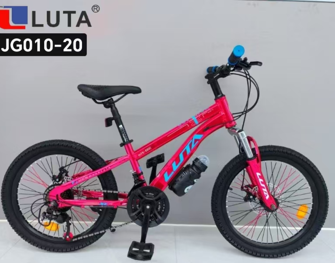 مركبة أطفال Luta Boild Hills JG010-20، وهي مطابقة وردية رائعة مزوَّدة بشوكة أمامية مضادة للزلازل وصحن فرامل.