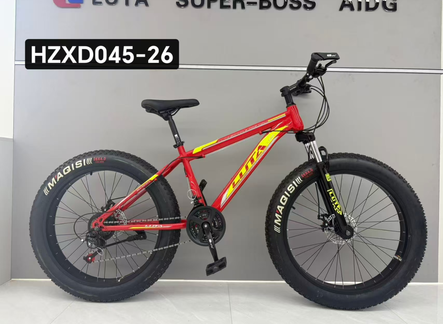 La bici de montaña roja HZXD045-26 está equipada con neumáticos MAGIS y amortiguadores delanteros. Es elegante y dinámica, ideal para el ciclismo al aire libre.