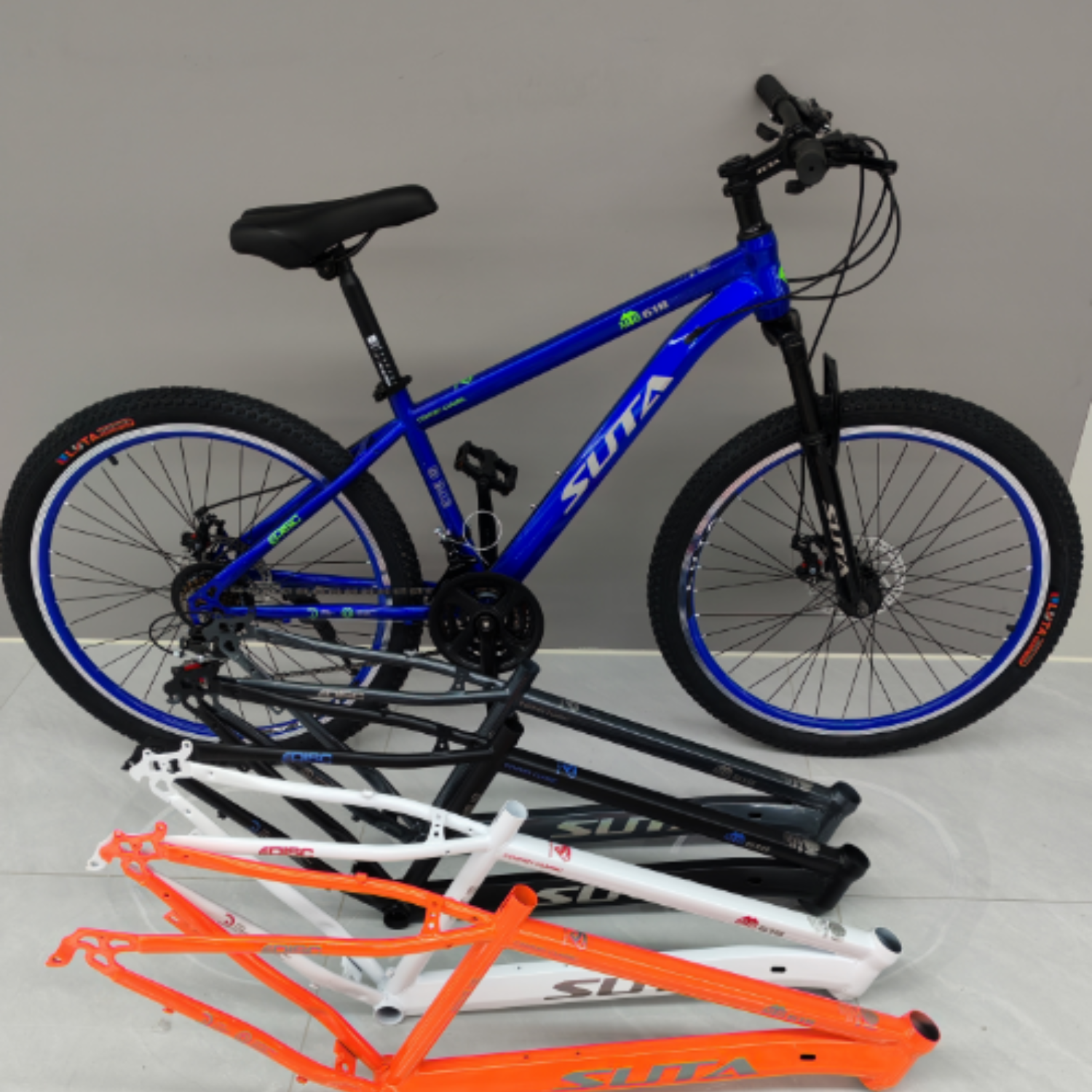 LUTA mountain Bike TLJ027-26D, with a cool blue design, is equipped with disc brakes and front shock absorbers, making it suitable for outdoor cycling enthusiasts. details Picture