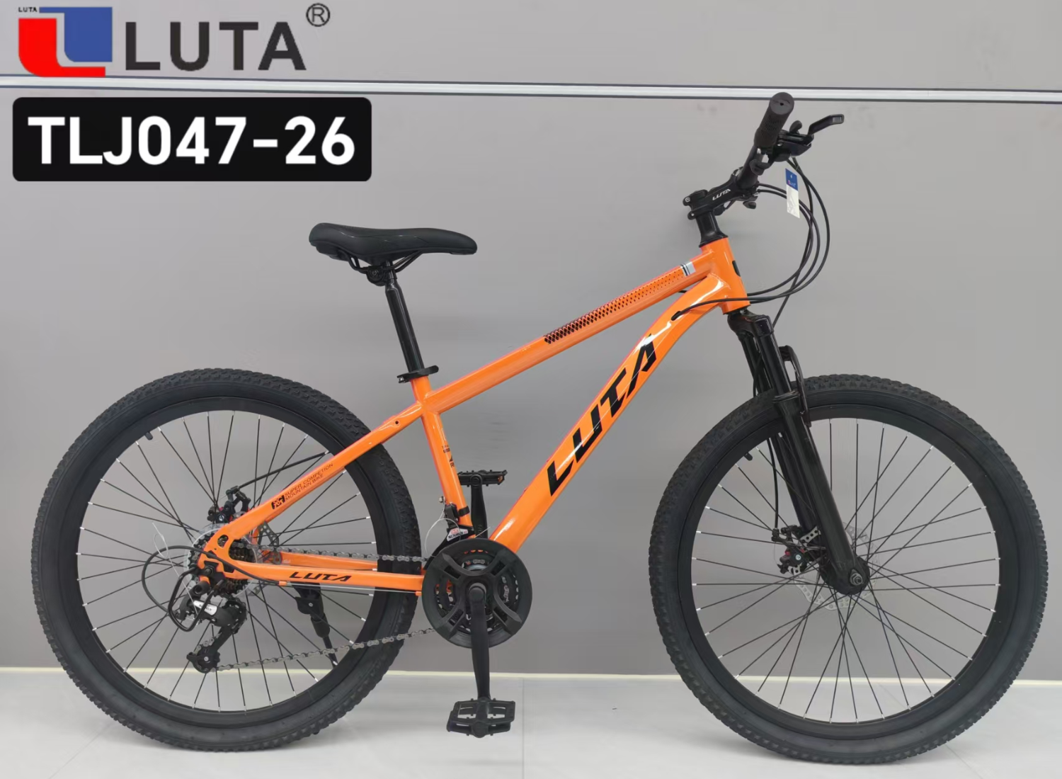 LUTA TLJ047-26山地车，橙色炫酷设计，配备碟刹与避震前叉，适合城市骑行与轻度越野。