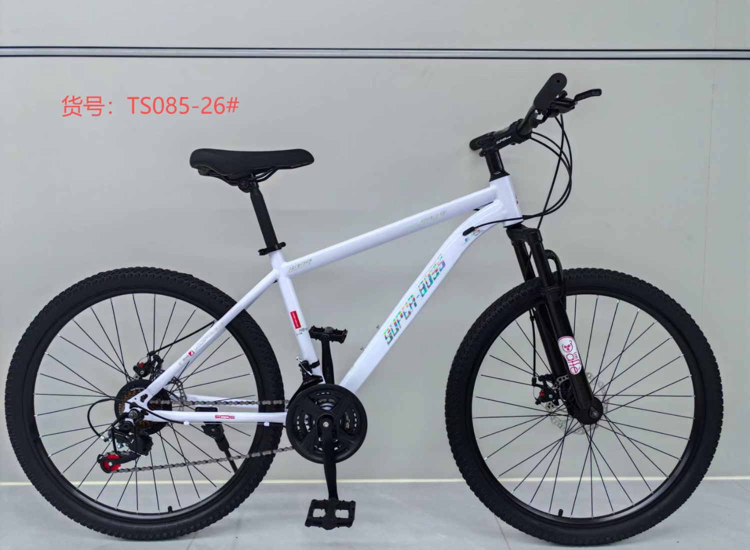 The blue-green mountain bike TS085-26# is equipped with disc brakes and shock-absorbing front forks. It is fashionable and dynamic, providing a more enjoyable ride. Application Scenario