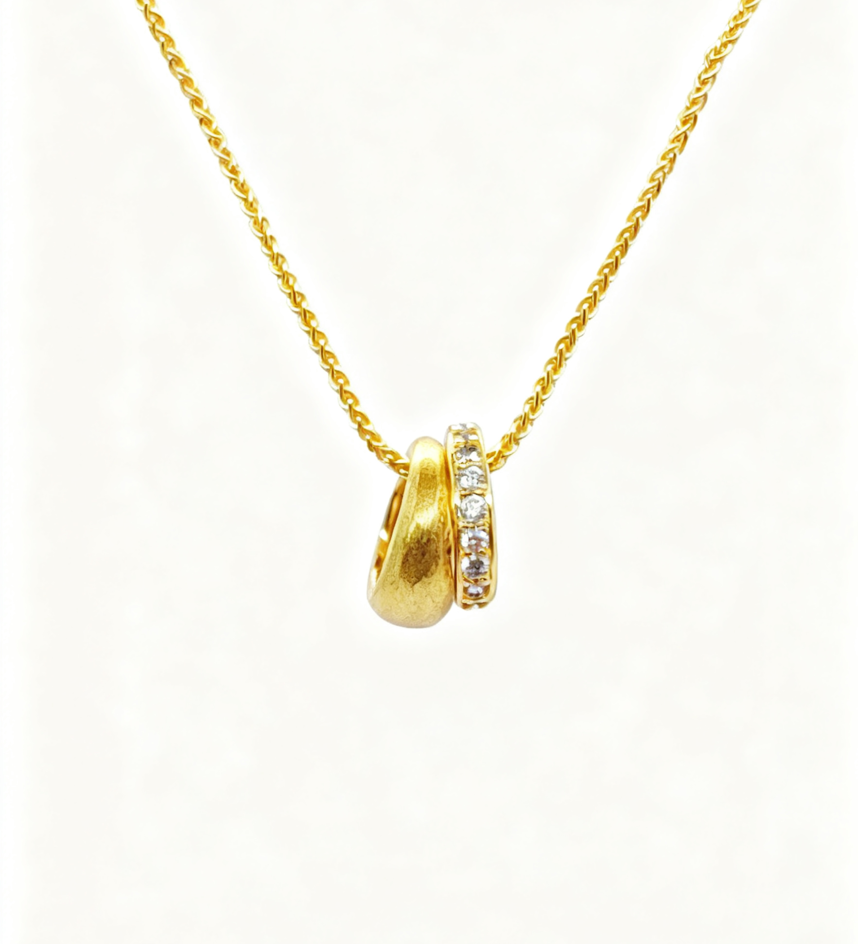White zirconium brushed necklace