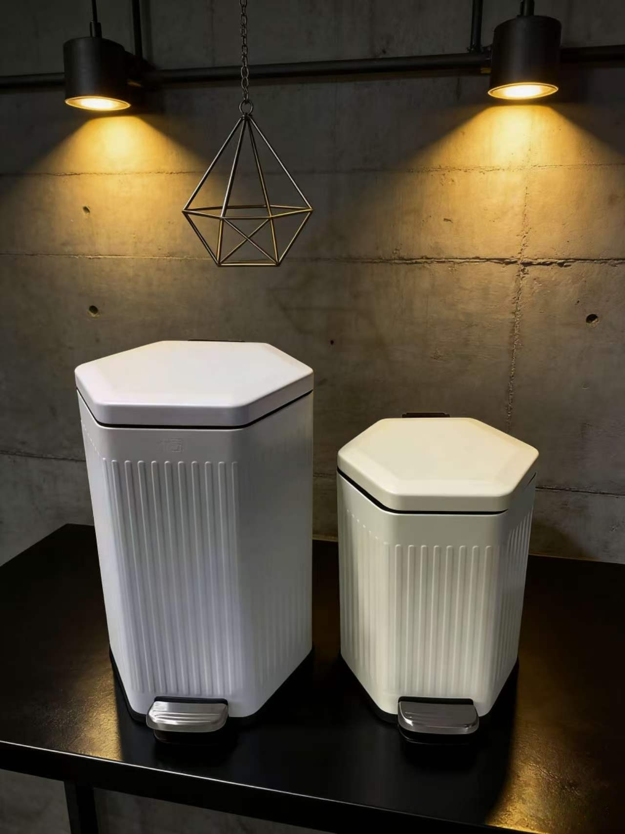 现代简约风格不锈钢15L垃圾桶 大型厨房卫生间不弯腰设计