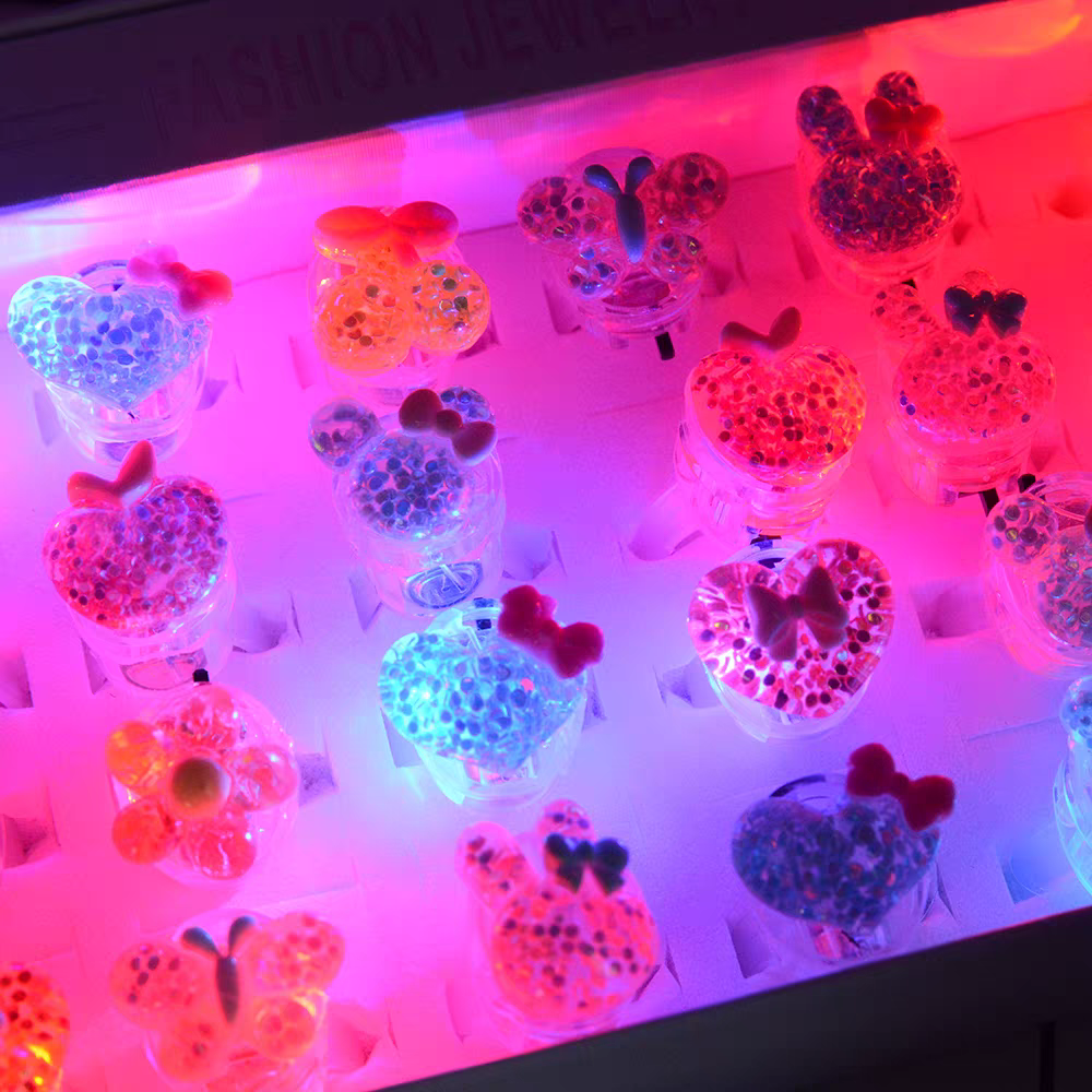 卡通爱心萌可发光戒指小女孩玩具公主闪灯指环幼儿园节日礼物玩具