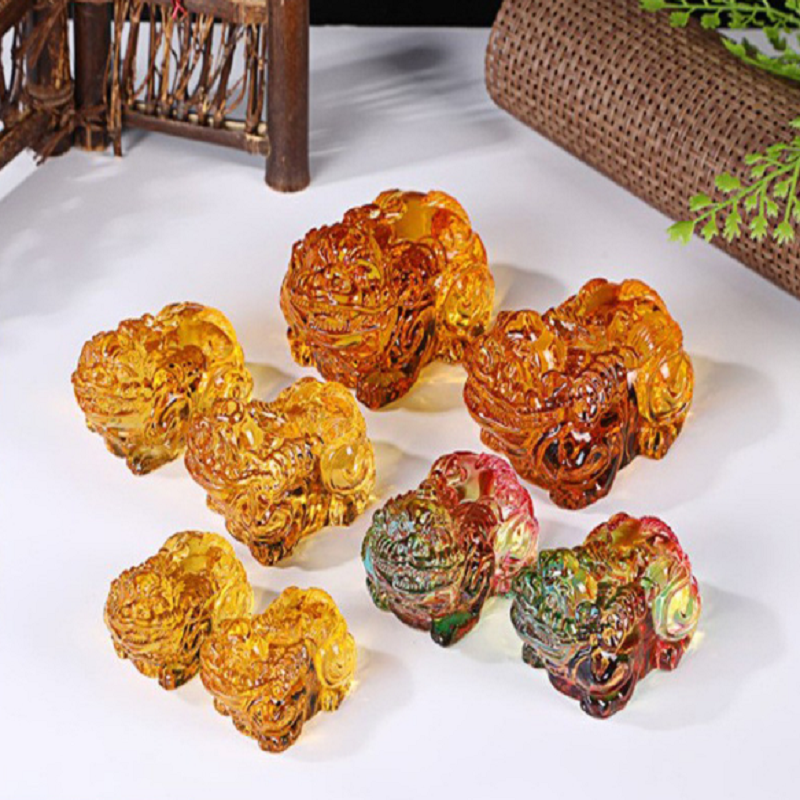 琥珀色貔貅摆件彩色玻璃雕刻工艺品手工烛台玻璃装饰品水晶摆件定制工厂直销水晶摆件财神元宝钱袋金砖貔貅苹果玻璃琉璃芒果小猪