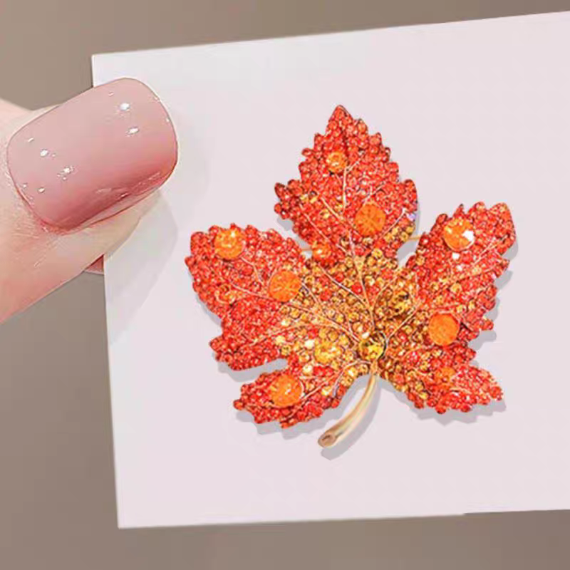 Maple Leaf brooches, cartoon cuteness, best-selling coats, sweaters, cross-border trade, suits and gifts Specification image