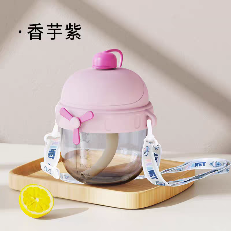 Children's and toddler baby products, feeding baby water cups, water bottles, straw cups, gentle, safe, easy to clean, fun little airplane with lid, 300ml with scale, learning to drink cup details Picture