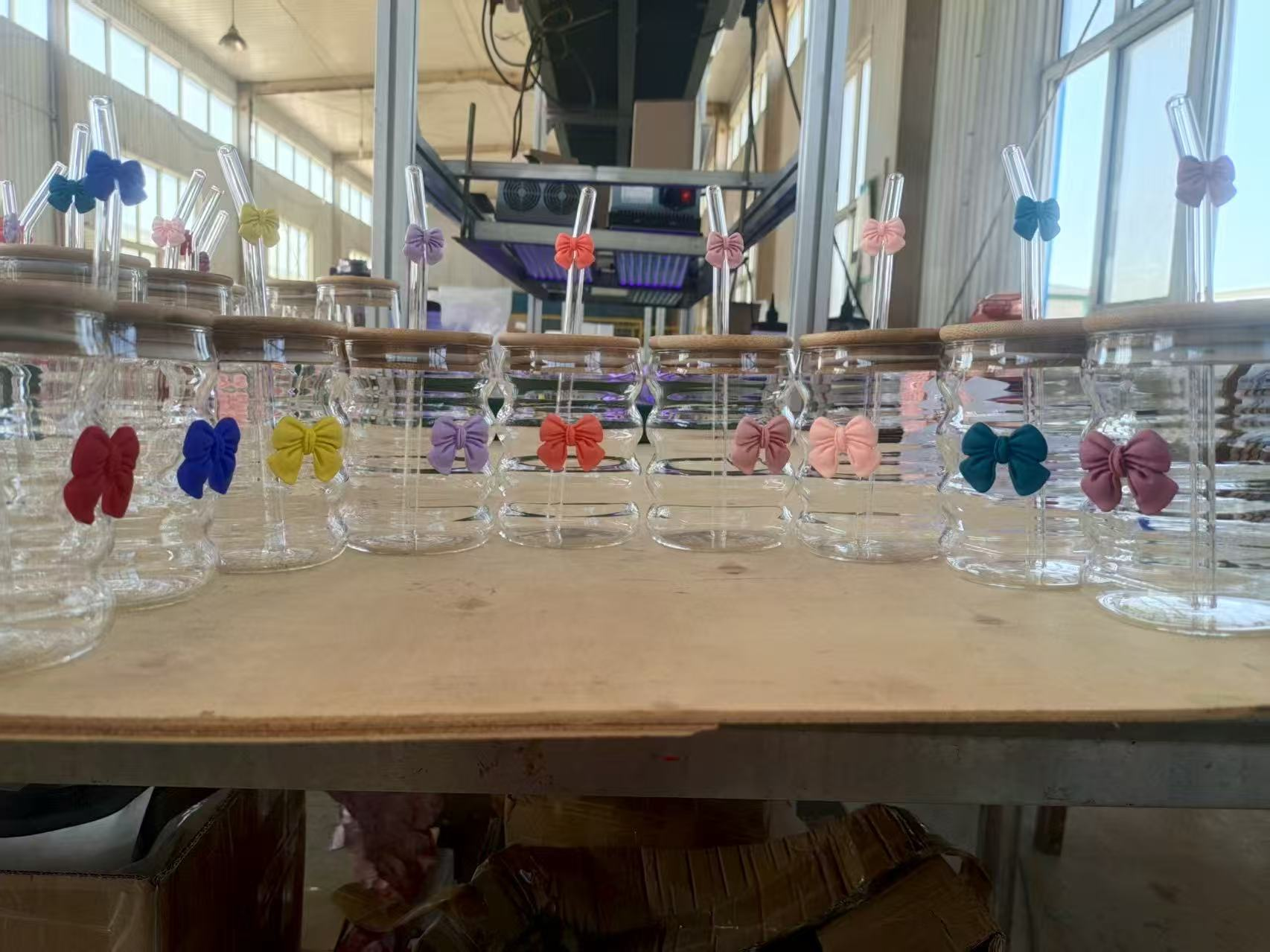 Four-section caterpillar colorful bow decorated glass cups, gift cups for boys and girls, and daily drinking cups