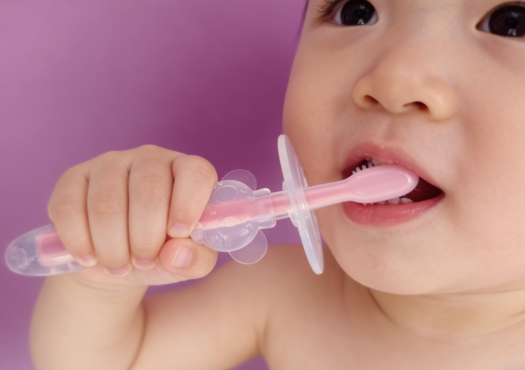 Baby toothbrush, mother and baby products, infant and toddler care products, gentle cleaning, anti-cavity, tooth-protecting, silicone, safe, non-toxic, odorless, cartoon pattern detail image 2