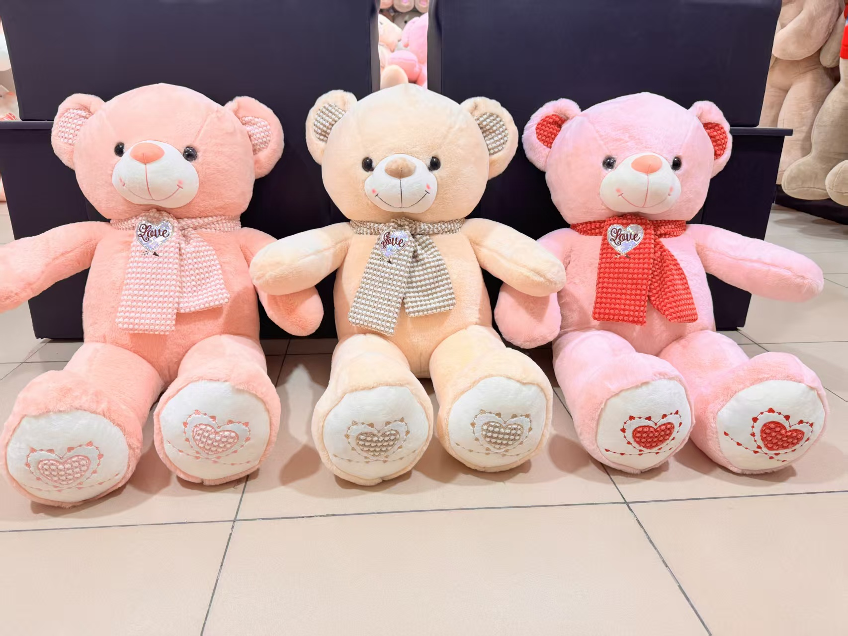 love围巾熊毛绒玩具可爱柔软儿童抱枕礼物