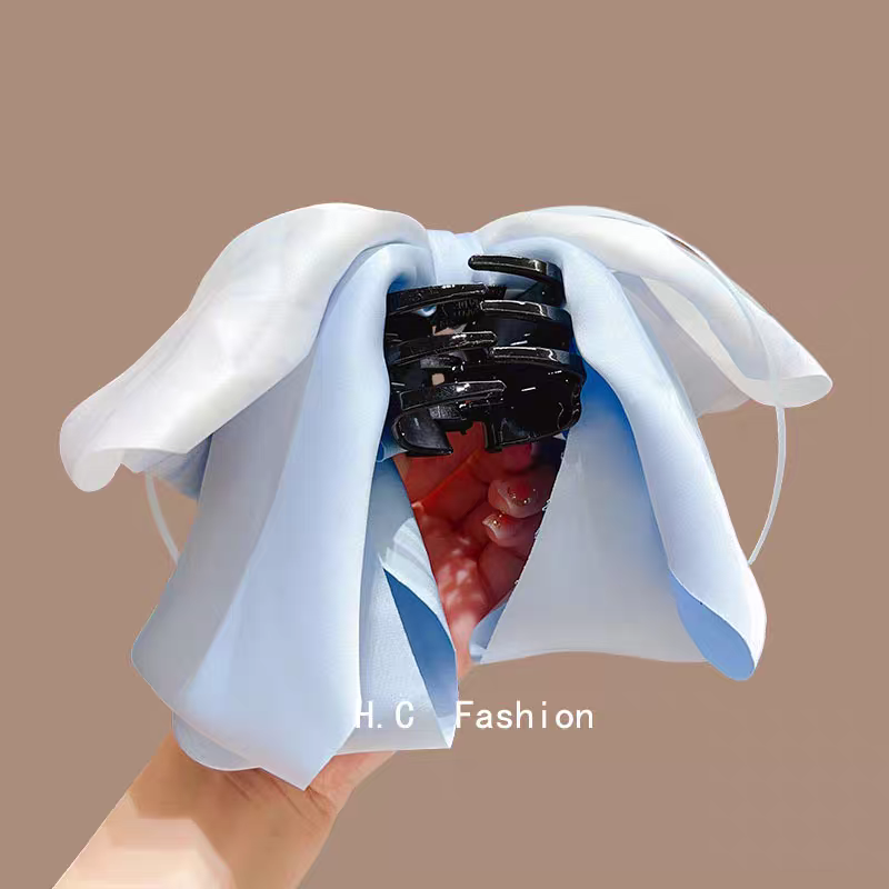 The blue retro semi-tied hair clip exudes a high-end and elegant charm. The multi-layered bow hair clip is a new French style with a strong atmosphere Specification image