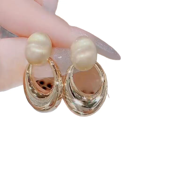 20256 New bestseller, high-end and elegant earrings, silver needle, Super popular earrings, women's light luxury, fashionable, unique and beautiful stud earrings 113