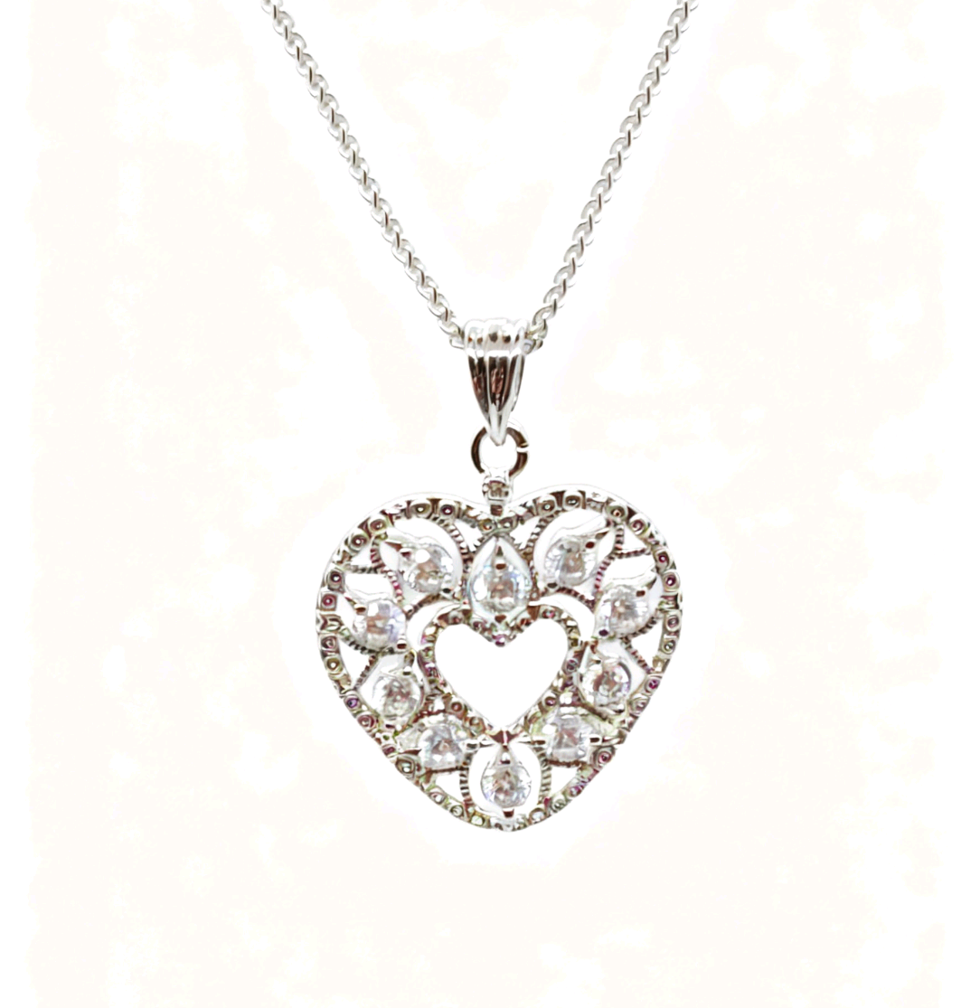 Small and light luxury zircon white zirconium hollowed-out heart necklace, new collarbone chain wholesale, neck accessory collarbone chain pic 2