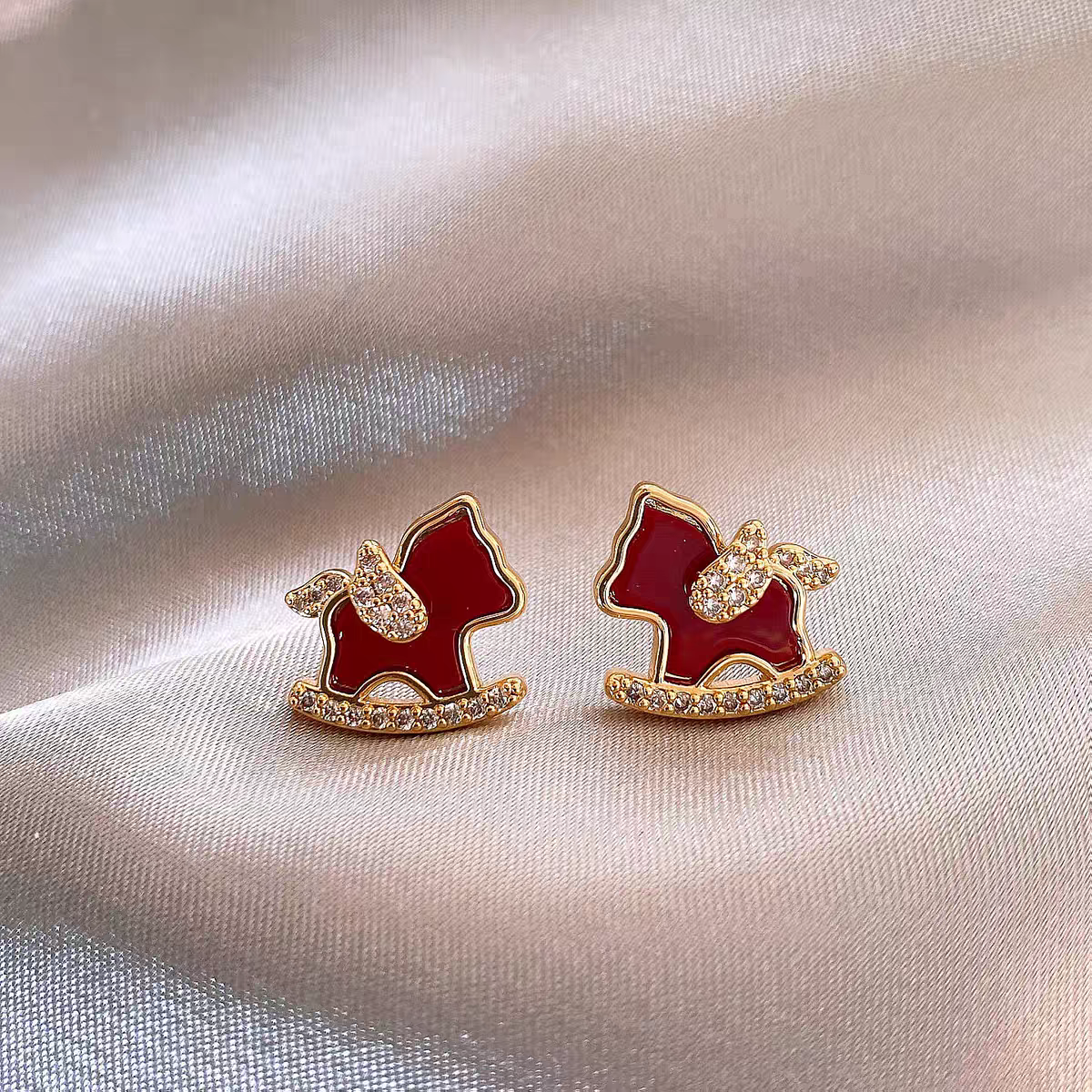 Shiluoqi Accessories Red Little Horse zodiac Year Stud earrings for women's new bestsellers, high-end and light luxury style earrings, New Year earrings detail image 2