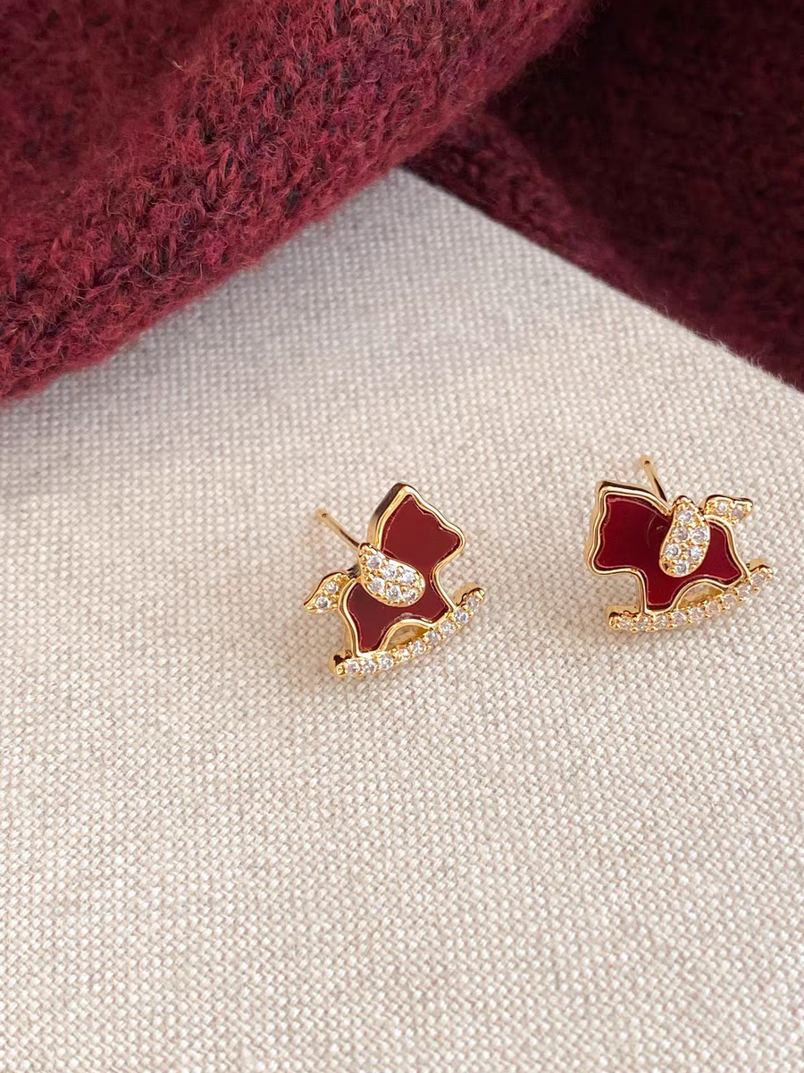 Shiluoqi Accessories Red Little Horse zodiac Year Stud earrings for women's new bestsellers, high-end and light luxury style earrings, New Year earrings detail image 5