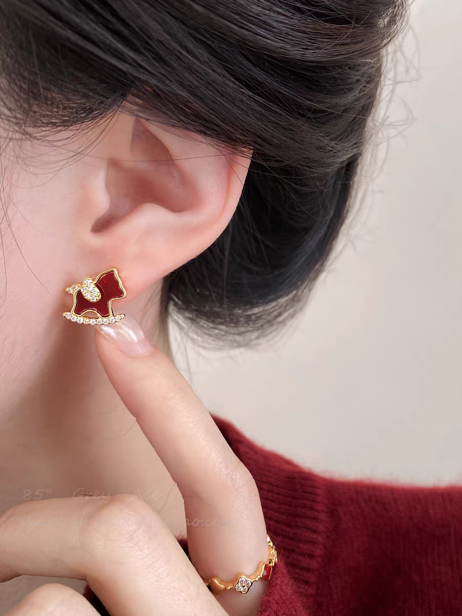 Shiluoqi Accessories Red Little Horse zodiac Year Stud earrings for women's new bestsellers, high-end and light luxury style earrings, New Year earrings Specification image