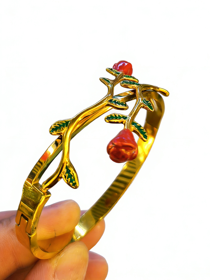 钛钢高级感轻奢18K金手镯女款时尚饰品产品图