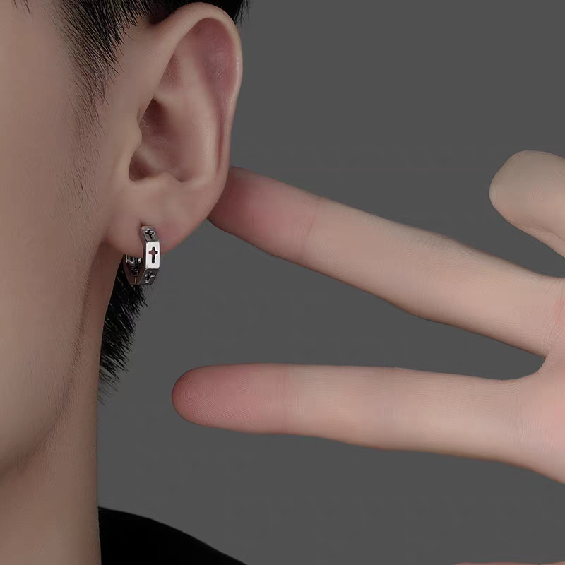 Vintage jewelry earrings, women's fashionable and retro ear clips, design sense jewelry earrings Application Scenario