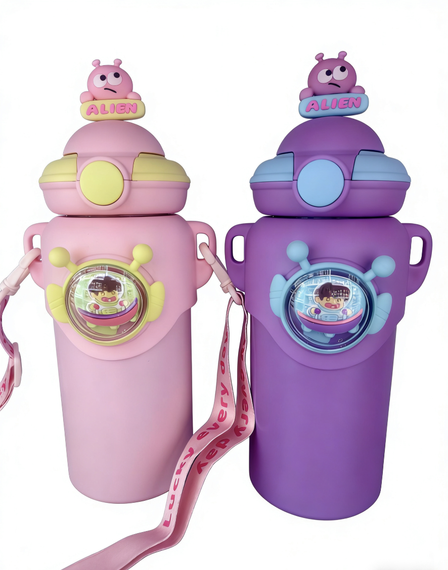Baby student thermos cup, drinking water thermos cup, 580ml three-dimensional leak-proof 316 thermos cup, straw cup, shoulder cup, flying saucer thermos cup, cartoon doll, DIY with stickers Item Picture