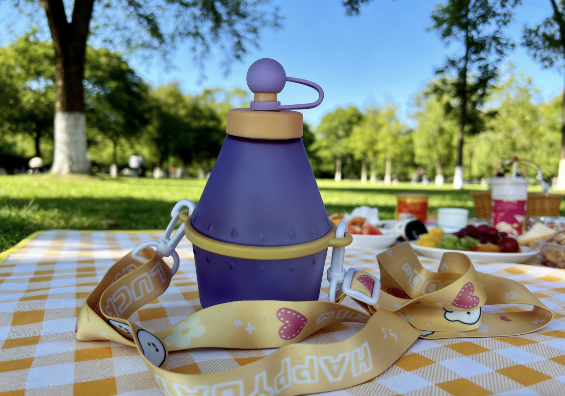 Cartoon diagonal cross children's straw cup, plastic water cup, cute leak-proof portable cup, fruit milk drink cup detail image 6