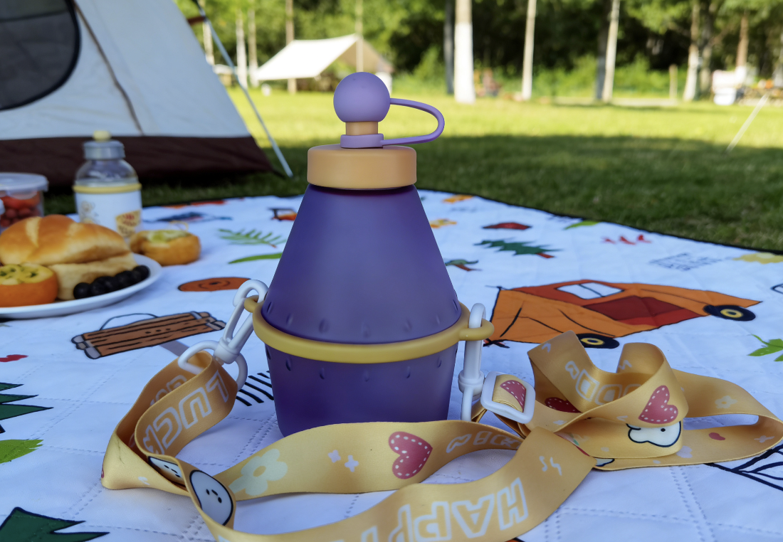 Cartoon diagonal cross children's straw cup, plastic water cup, cute leak-proof portable cup, fruit milk drink cup detail image 9