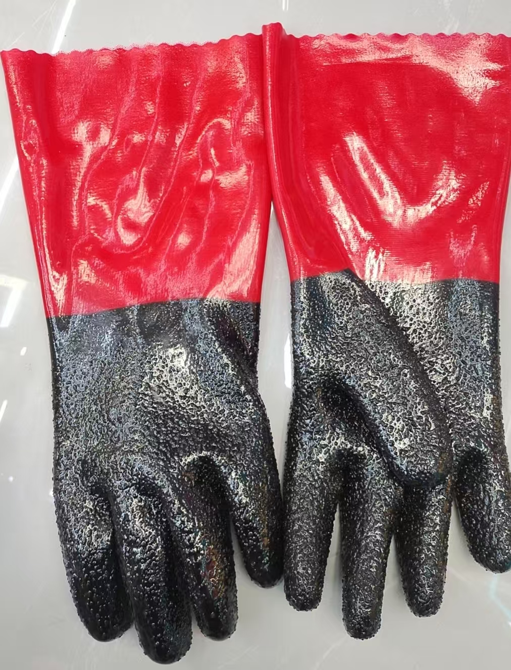 厂家直销黑红颗粒手套PVC隔热防滑皮质保护手套