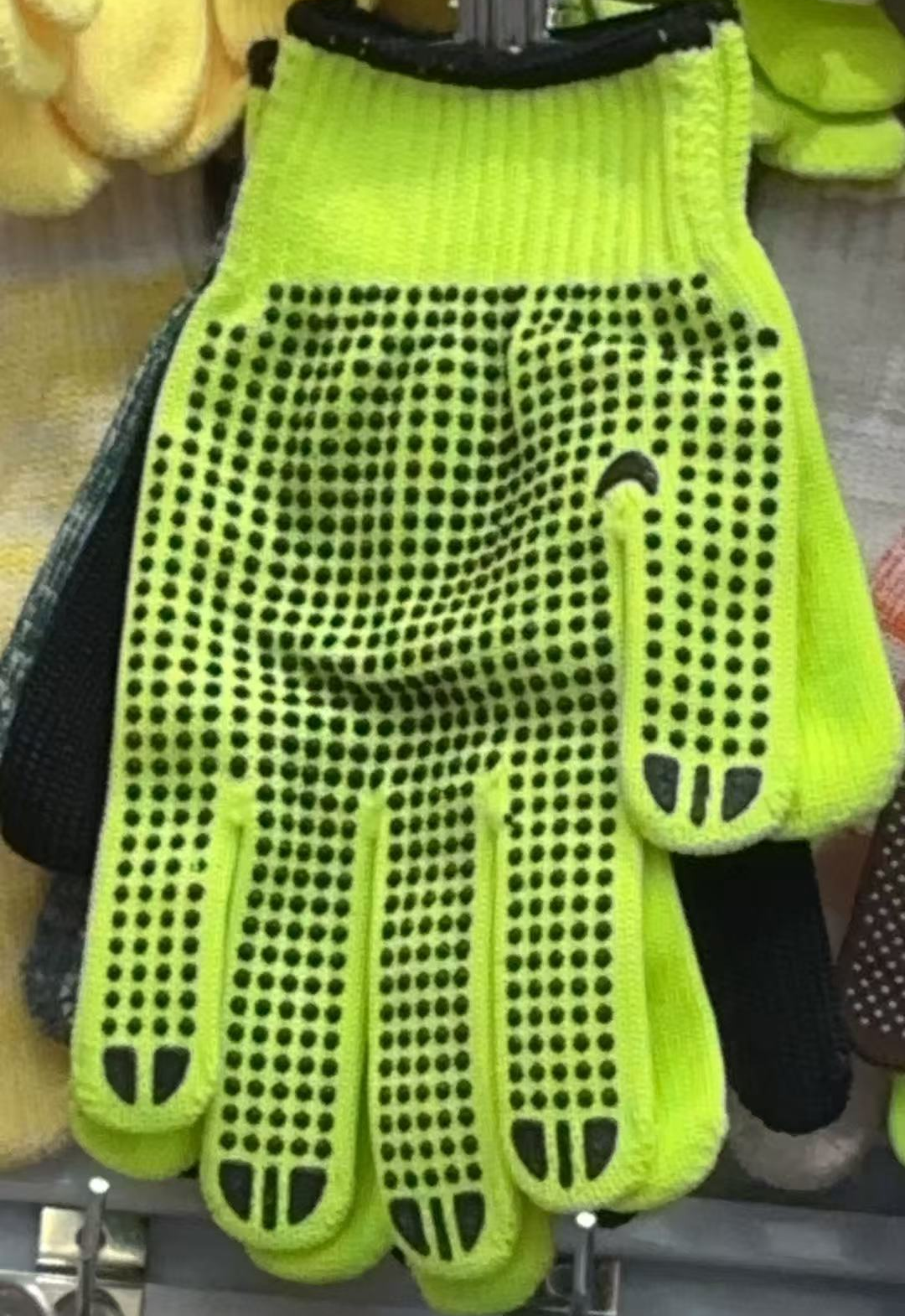 Dispensing gloves, cotton yarn, anti-slip, labor protection, construction site handling, PVC dot bead gloves, 600g, wear-resistant details Picture