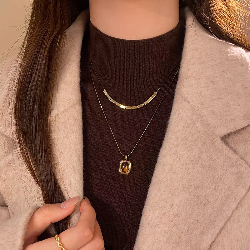 诗洛琪饰品叠戴美拉德虎眼石吊坠项链女款高级感轻奢小众毛衣链新款配饰产品图