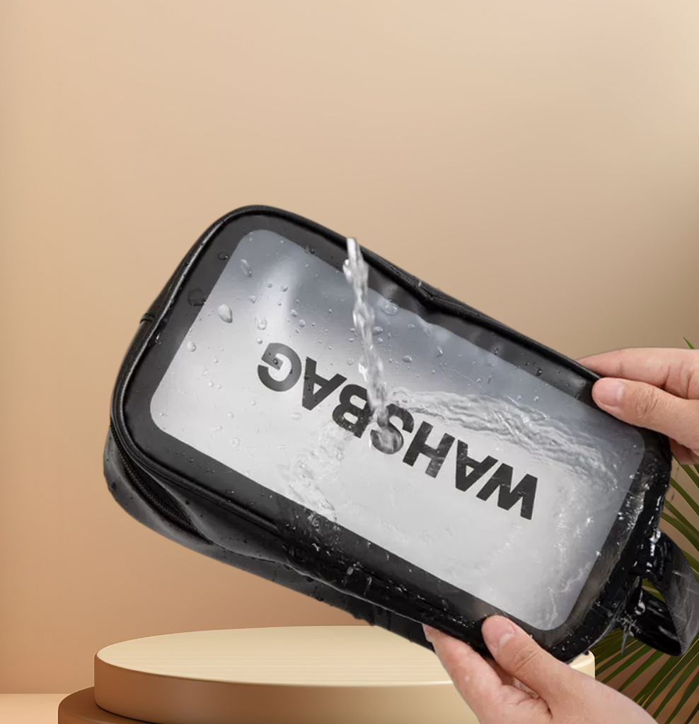 PU磨砂防水便携式化妆品 洗漱包 收纳包白底实物图