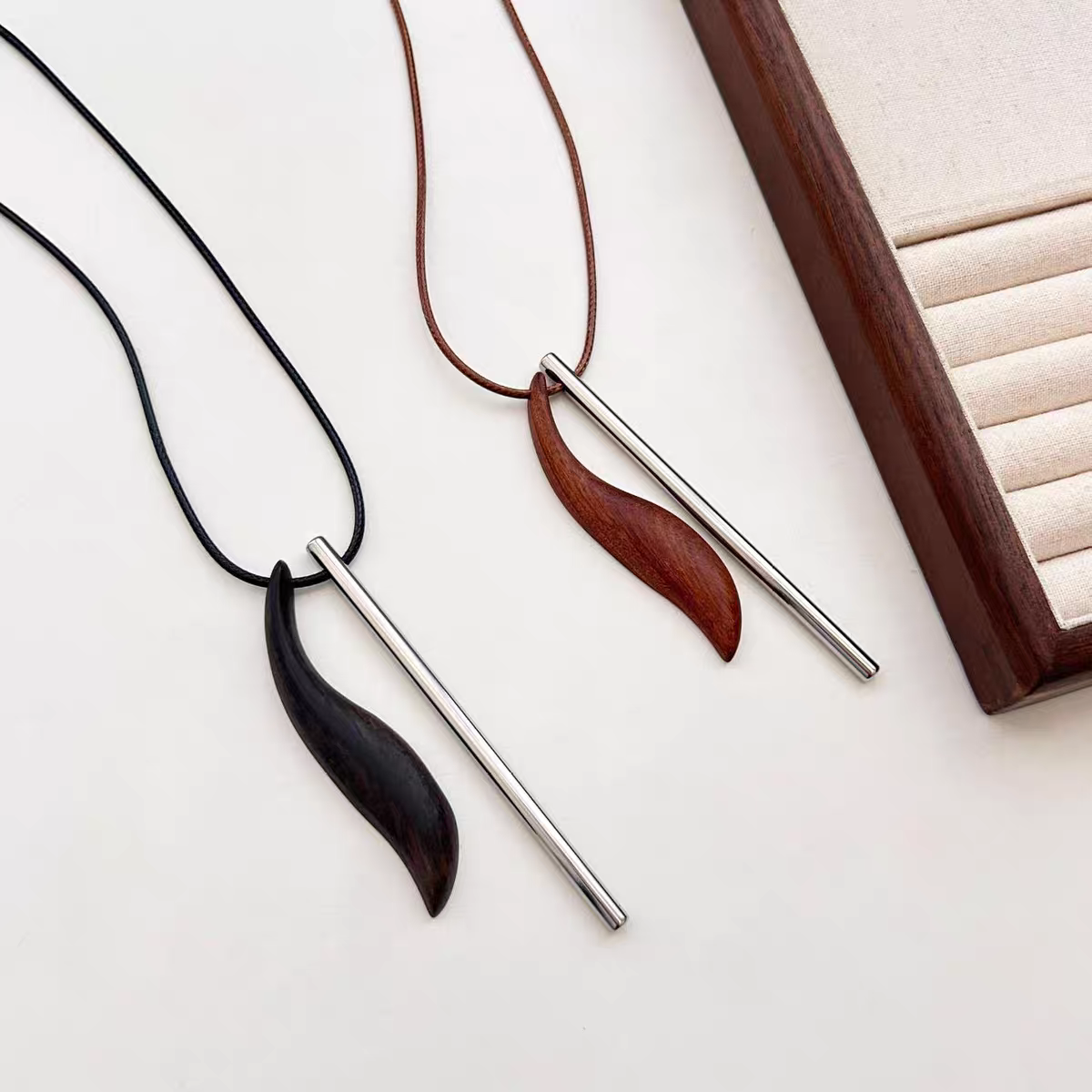 Siloqi accessories: Fox tail sandalwood metal necklace for women, a niche, light luxury, irregular, high-end long pendant, wax rope, sweater chain accessory Application Scenario