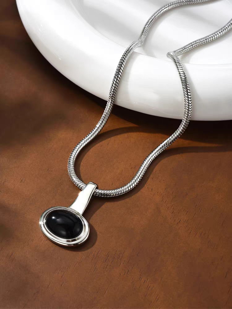 诗洛琪饰品冷淡风简约吊坠项链女爆款黑玛瑙毛衣链高级感轻奢小众锁骨链详情4