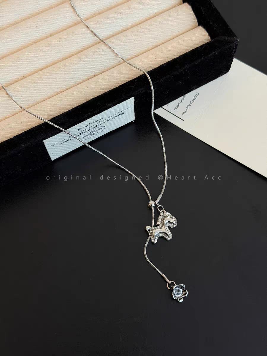 Shiluoqi Accessories, Money to spend soon, Silver pony long necklace, elegant, high-end and sophisticated, light luxury sweater chain accessory detail image 6