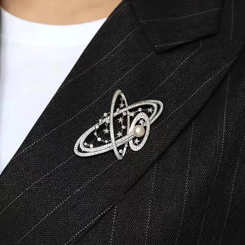 诗洛琪饰品星球宇宙星星胸针铜镀金微镶锆石轻奢女别针珍珠胸花空托产品图