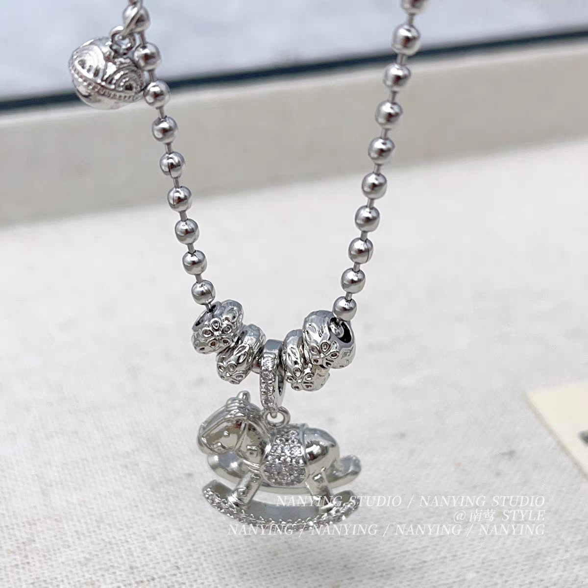 诗洛琪饰品毛衣链银色小马吊坠项链女款秋冬高级感轻奢小众百搭配饰品礼物详情图5