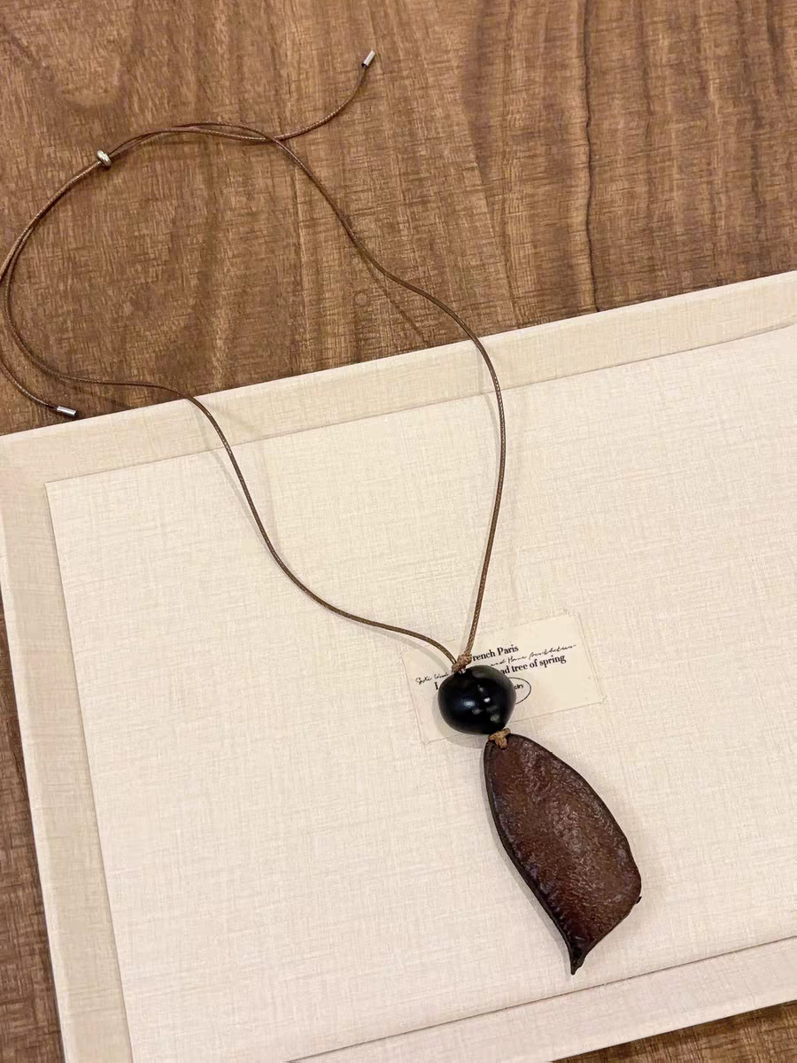 Shiluoqi jewelry brown wooden rice cracker pendant necklace for women, new Chinese retro Zen style lanyard sweater chain, long neck accessory detail image 5