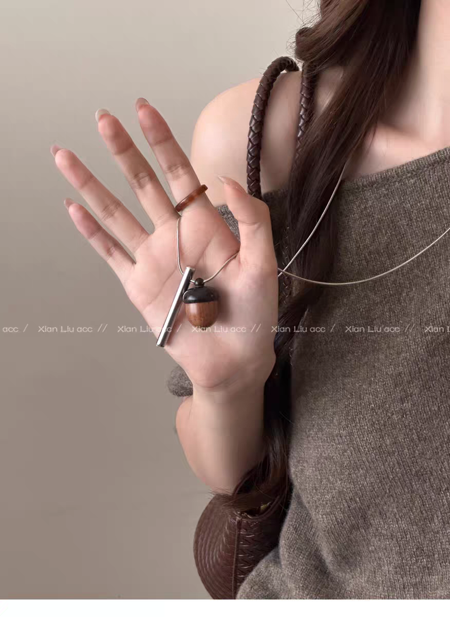 诗洛琪饰品复古橡果银条吊坠项链女小众设计高级感毛衣链时尚简约民族风配饰详情3