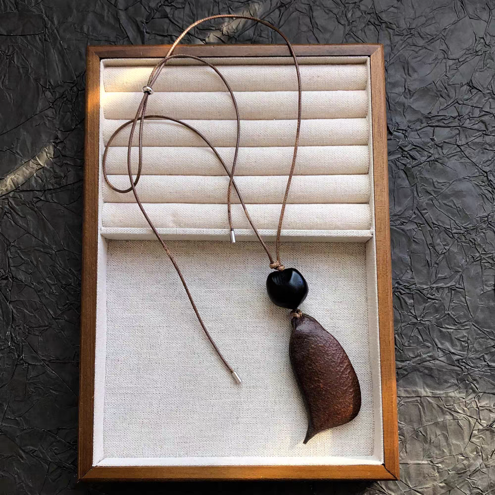 Shiluoqi jewelry brown wooden rice cracker pendant necklace for women, new Chinese retro Zen style lanyard sweater chain, long neck accessory detail image 4