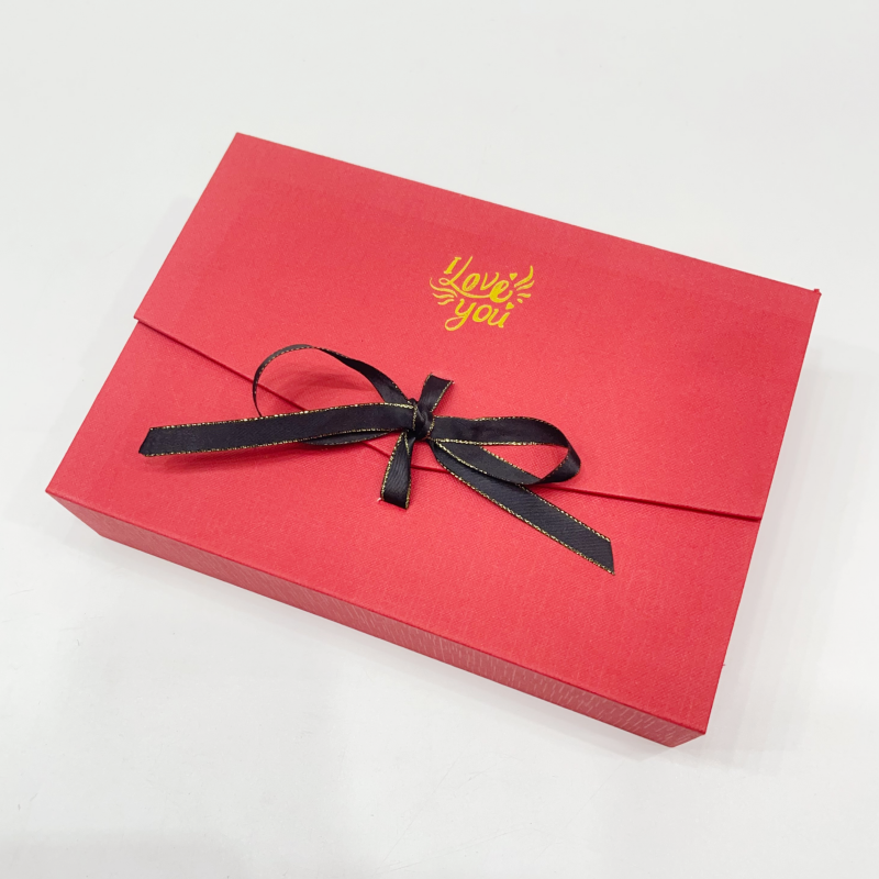 Red gift box rose souvenir one-piece packaging box, exquisite paper packaging box Item Picture