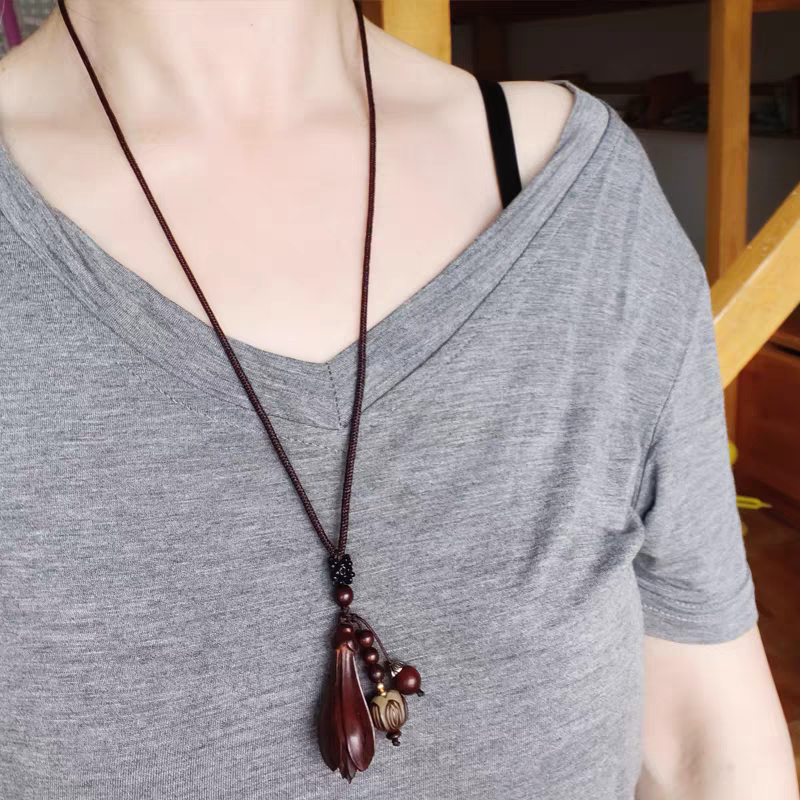 诗洛琪饰品木质玉兰花吊坠编绳项链女长款挂绳毛衣链新中式复古禅意挂脖配饰产品图