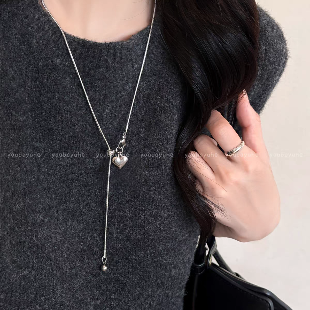 Siloqi jewelry: Simple silver heart-shaped pendant necklace for women, light luxury and high-end feel. Long sweater chain for autumn and winter, adjustable and pull-out accessory Specification image