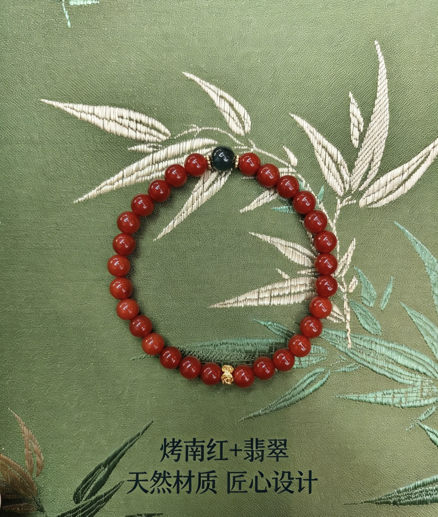 烤南红＋翡翠天然材质
卡6尺寸单圈手链